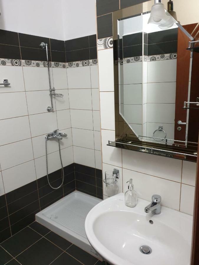 Ann'Apartment Orikum Bagian luar foto