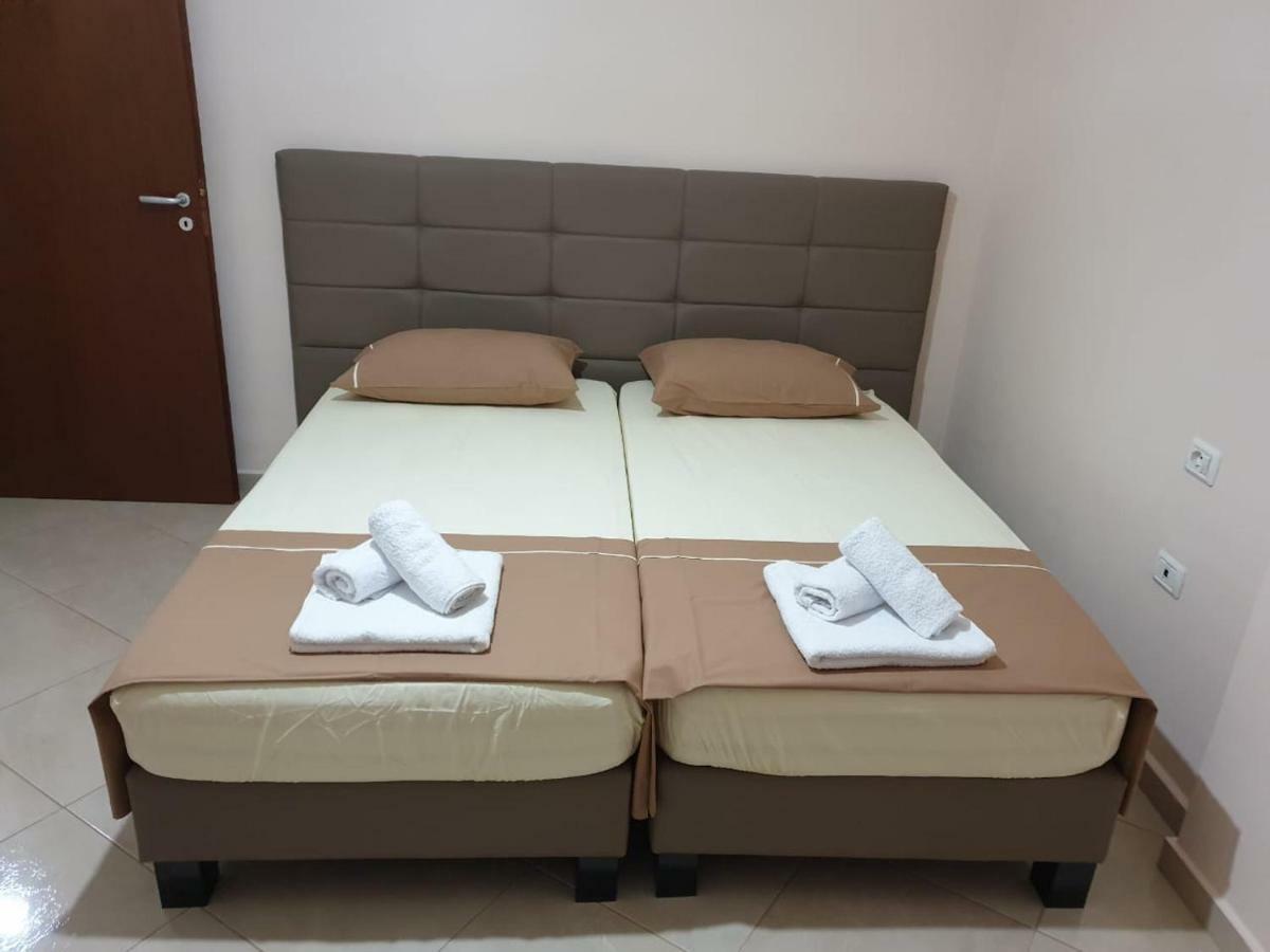 Ann'Apartment Orikum Bagian luar foto